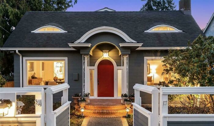 Entrance To A Cozy House In Seattle