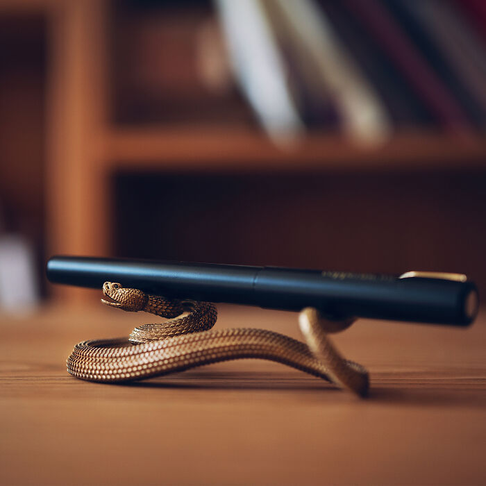He diseñado un portabolígrafos de serpiente de cascabel