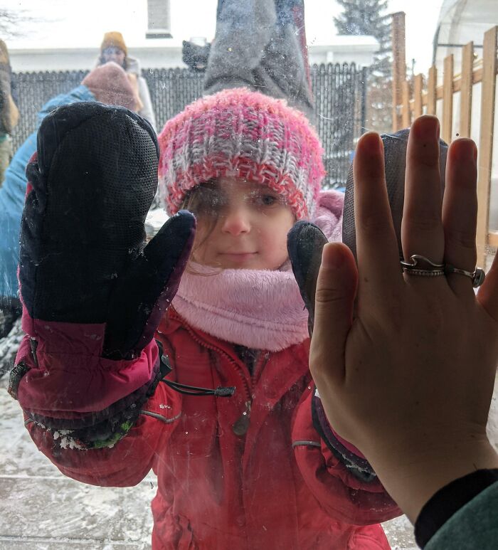 Family Has An Outdoor Gathering For Christmas That I Can't Join (I Have Covid). My Niece Really Doesn't Want Me To Be Alone And Has Stayed By My Window For The Past 45min