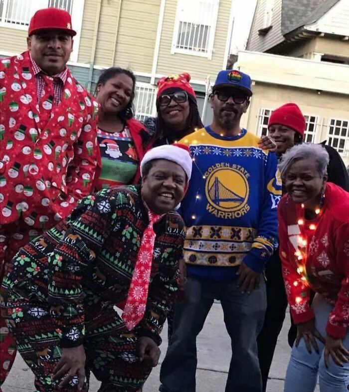 Celebrando en familia. Feliz Navidad desde West Oakland para ti y tu familia