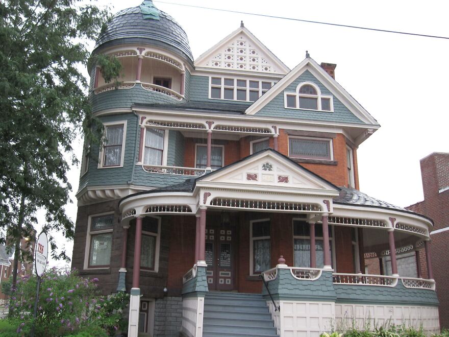 Interesting And Historic Queen Anne Revival In Bucyrus, Ohio, USA