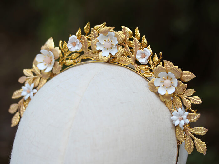 Una corona de novia que hice para una novia especial. ¿Te la pondrías? ¿O es demasiado?