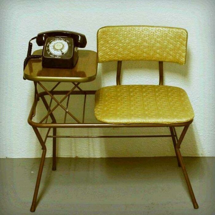Mesa de teléfono vintage... Mi tía de 98 años todavía tiene la suya. Preciosa
