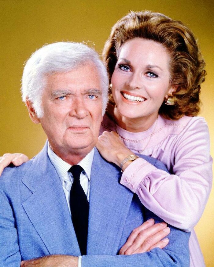 Who Recalls Buddy & Lee Meriwether In "Barnaby Jones" ??? A Different Kind Of Private Eye Show. He's A Trained Criminologist Who Uses His Head And Modern Science To Nail His Man. Loved This One