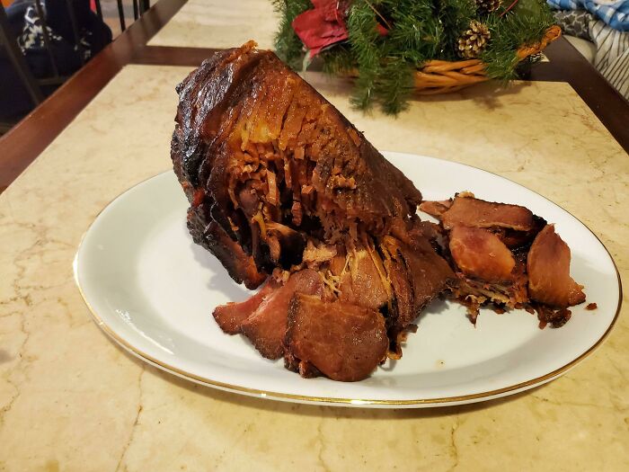 My Dad Was So Disappointed That He Burnt The Christmas Ham Until I Showed Him It Belonged Here On R/Shiryfoodporn. He Was Enthralled That There Was A Place For Such Food Misfortunes