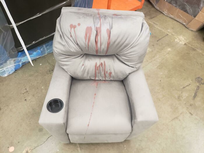 Customer With Her Child Spilled Goo On This 60-Dollar Children's Recliner. She Didn't Even Apologize