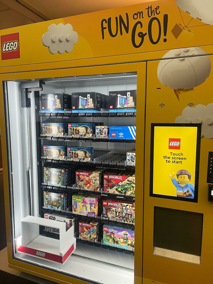 Una máquina expendedora de LEGO en el aeropuerto O’Hare en Chicago 