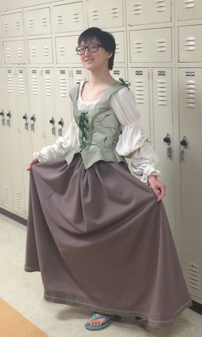 A Girl In My Class Sewed This Whole Renaissance Dress From Scratch
