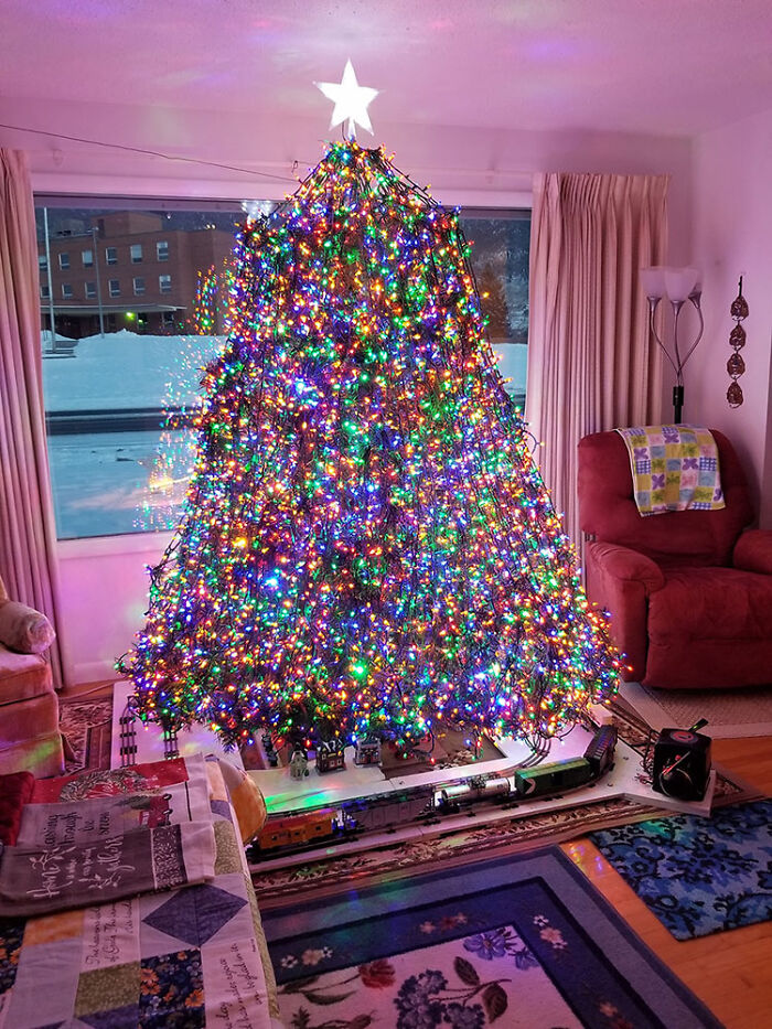 My Parents Tree. Over 30,000 Lights