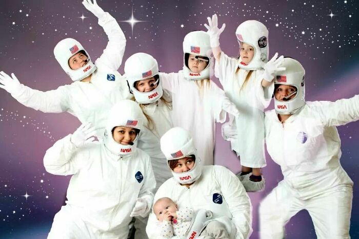 My Daughter’s Father Gave His Whole Family Space Outfits For Christmas In Hopes To Get The Family Together For A Photo Session