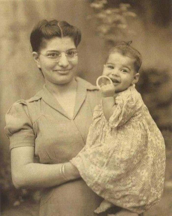 Freddy Mercury y su madre, 1947