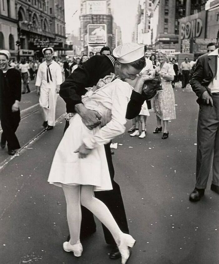 V-J Day In Times Square, A Photograph By Alfred Eisenstaedt, Was Published In Life In 1945