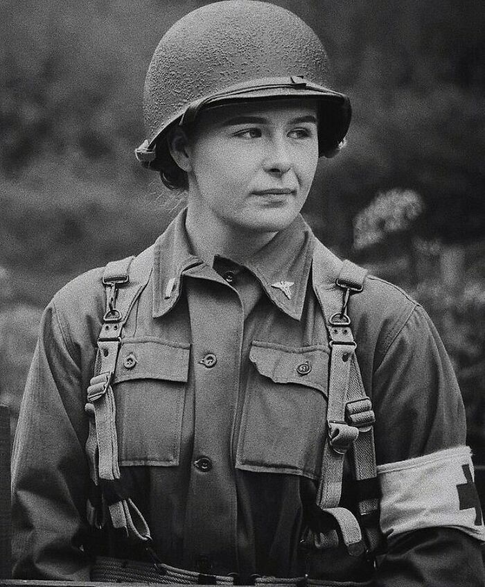 Us Army Nurse, Ready For Her Journey To The Field Hospital, France 1944