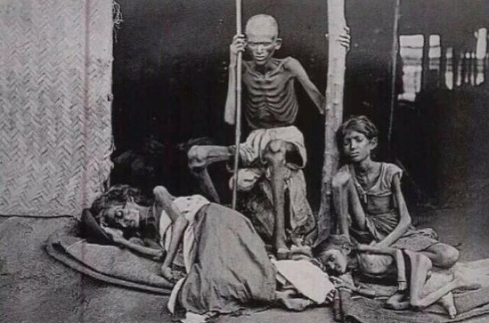 Un hombre protege a su familia de los caníbales durante la hambruna de Madrás de 1877, en la época del Raj británico, India