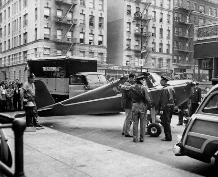 El 30 de septiembre de 1956, durante una discusión de borrachos en un bar de Nueva York, un hombre llamado Thomas Fitzpatrick afirmó que podía pilotar un avión de Nueva Jersey a Nueva York en menos de 15 minutos