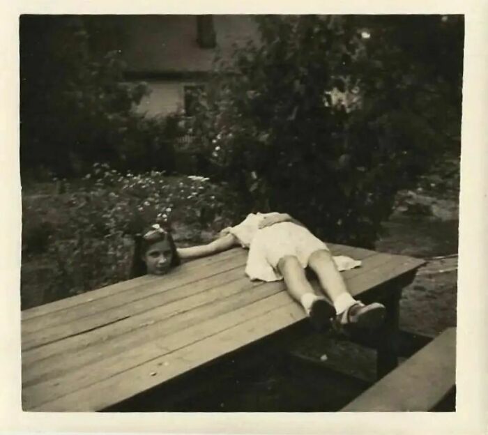 Aparecer sin cabeza mientras se toma una foto, también conocido como "Horsemanning", era una forma popular de posar en la década de 1920