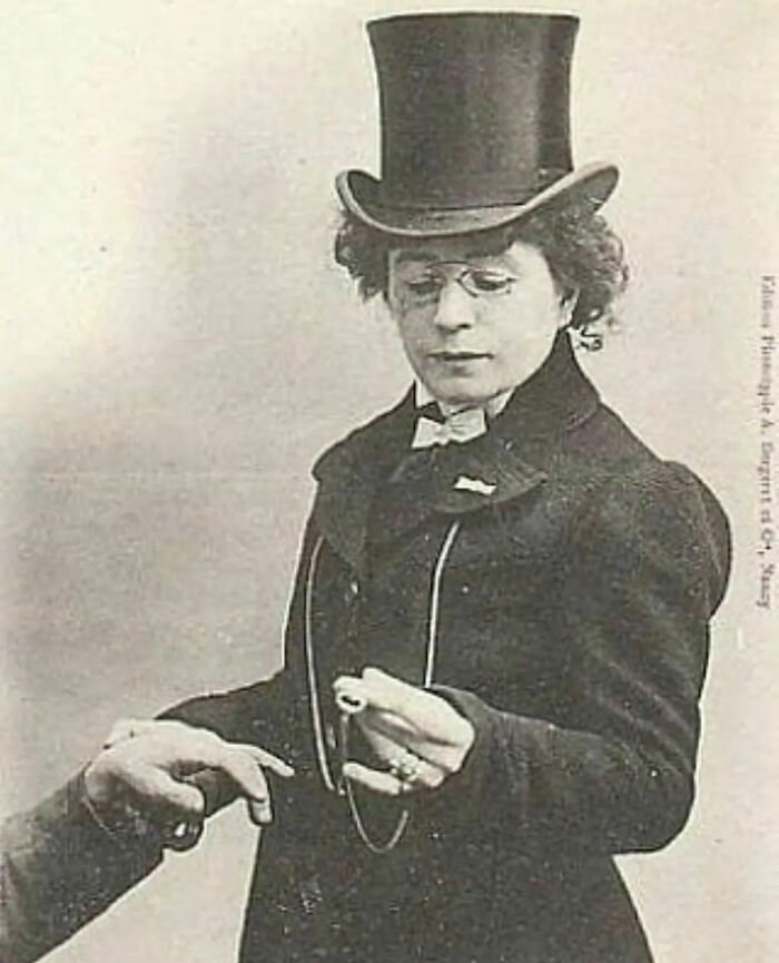 En 1902, una empresa francesa decidió fabricar naipes que imaginaban a las "mujeres del futuro"
