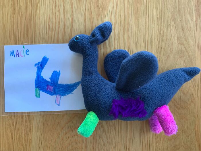 Teacher Goes Viral On Twitter After One Of Her Students’ Dad Posted The Plush Toys She Made Based On The Kids' Drawings (12 Pics)