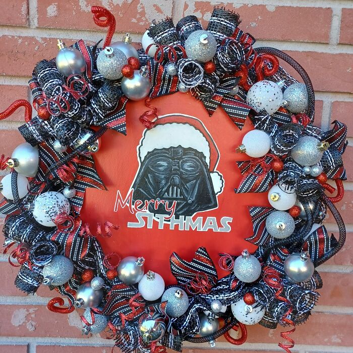 Merry Sithmas Wreath, Hand Painted With Red Lights