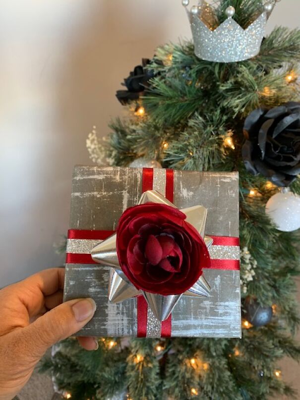 My "Gothic" Themed Christmas Wraps (16 Pics)