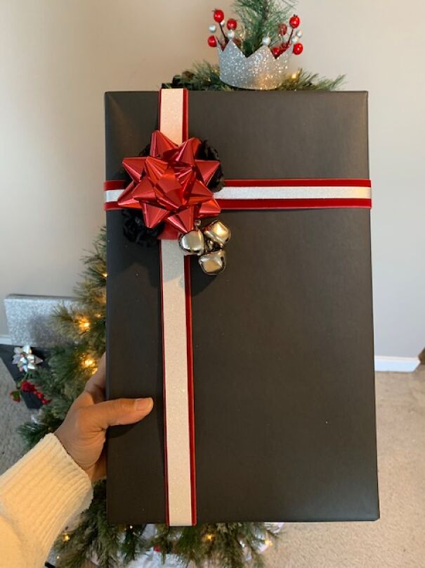 My "Gothic" Themed Christmas Wraps (16 Pics)