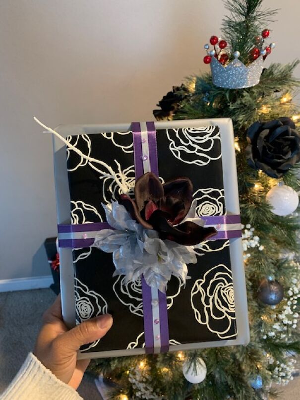 My "Gothic" Themed Christmas Wraps (16 Pics)