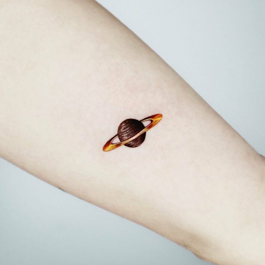 Tattoo Artist Adds Gold To His Tattoos Making Them Incredible