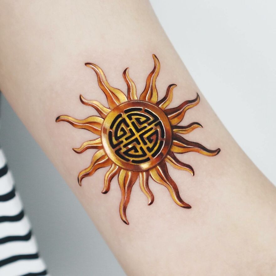 Tattoo Artist Adds Gold To His Tattoos Making Them Incredible