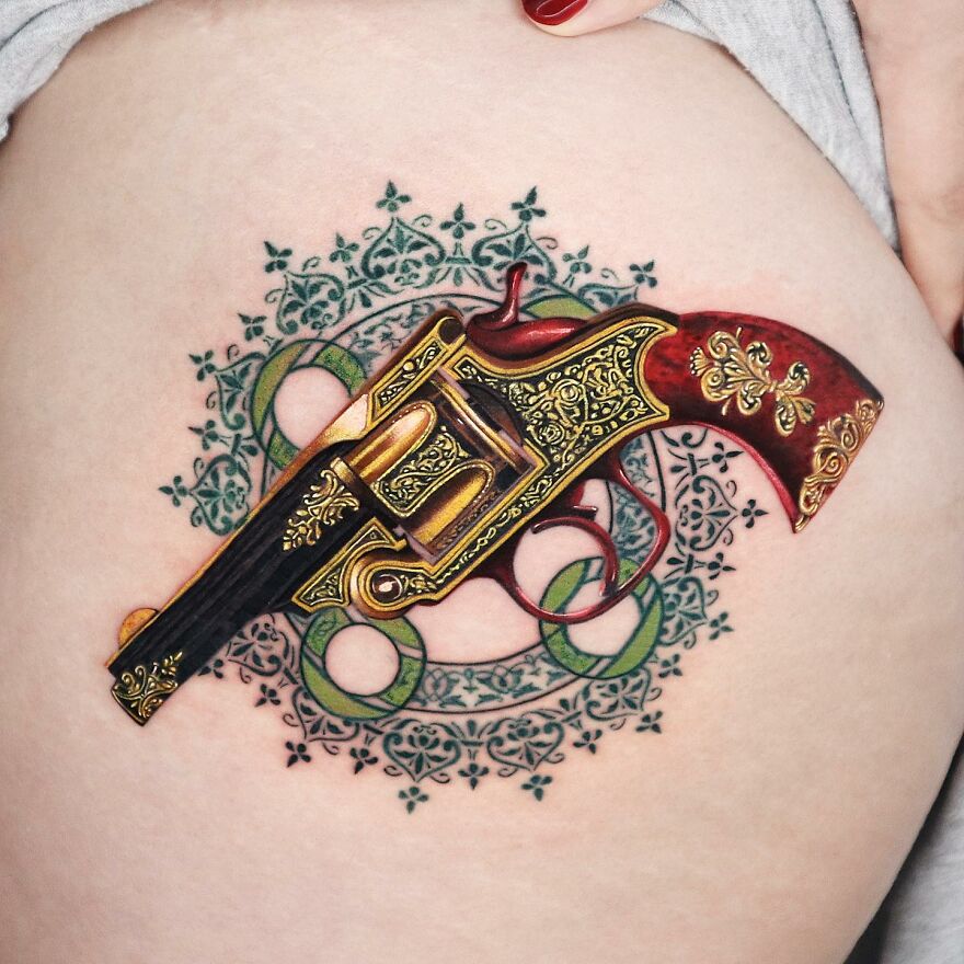 Tattoo Artist Adds Gold To His Tattoos Making Them Incredible