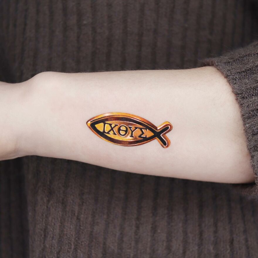 Tattoo Artist Adds Gold To His Tattoos Making Them Incredible