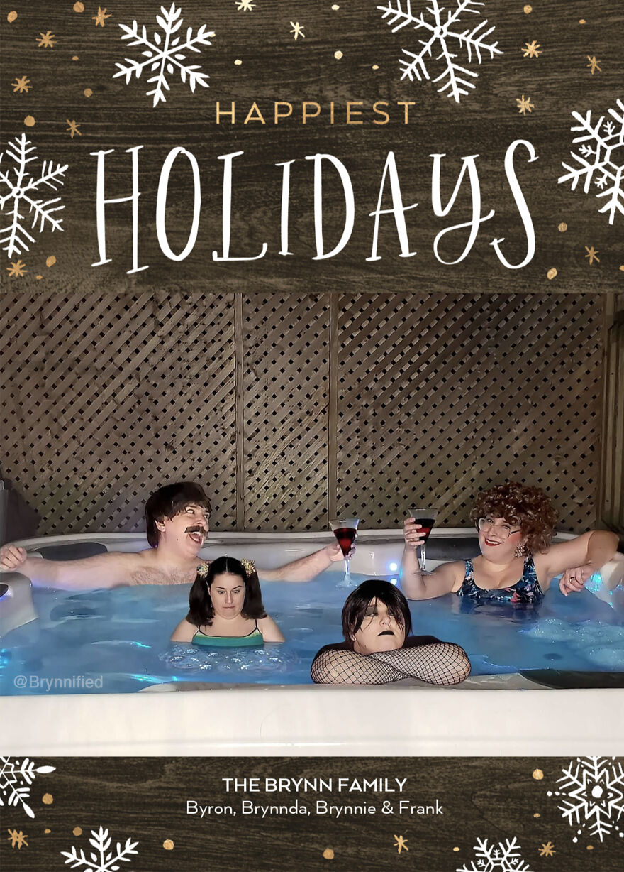 I Photoshopped Myself To Become My Own Awkward Family For My 8th Annual Holiday Card I Photoshopped Myself To Become My Own Awkward Family For My 8th Annual Holiday Card