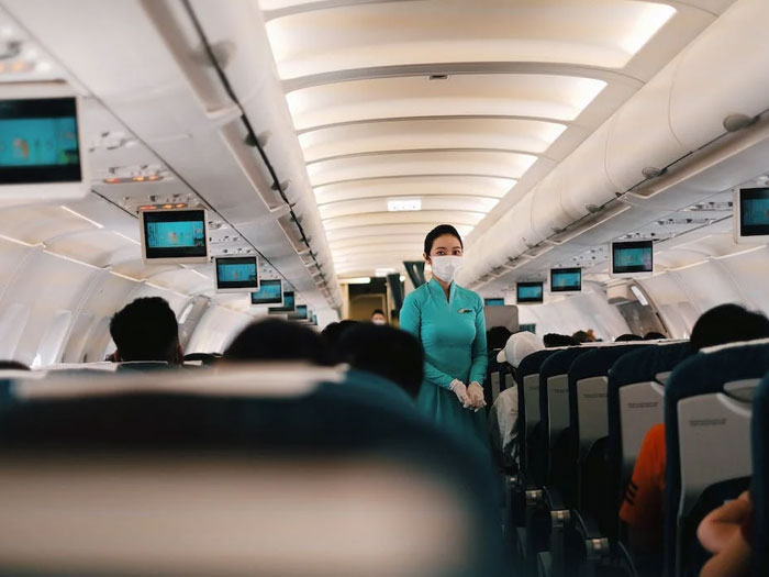 People Who Work In The Airline Industry Share 49 Secrets Everyone Should Know About Flying
