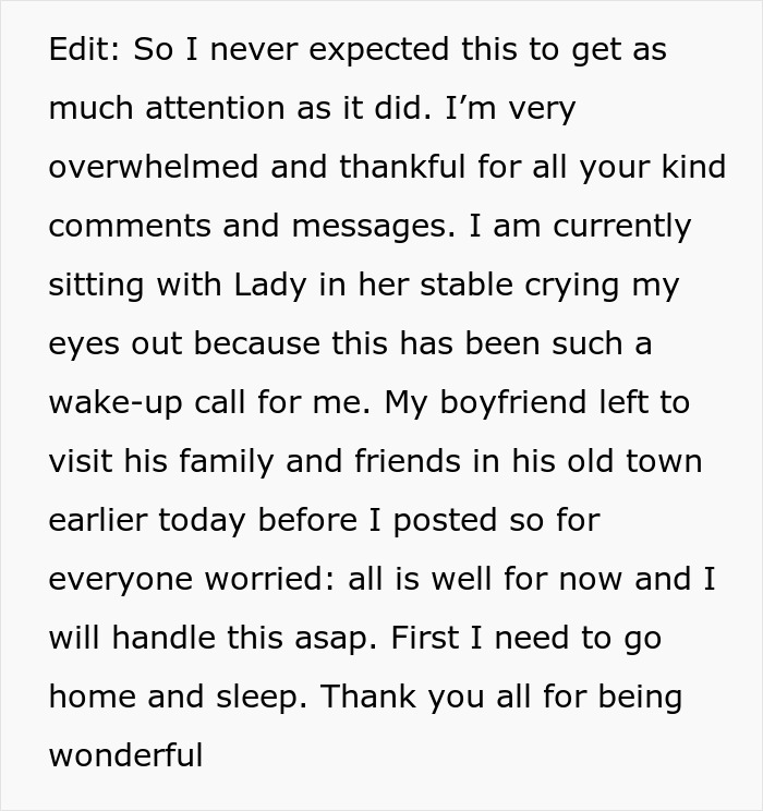 Guy Demands Girlfriend Put Down Her Horse Because He Thinks She Should “Prioritize Their Relationship”