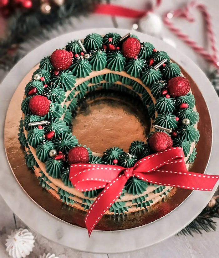 Linzer Wreath For Christmas With Pistachio, Raspberry, Bourbon, And Vanilla