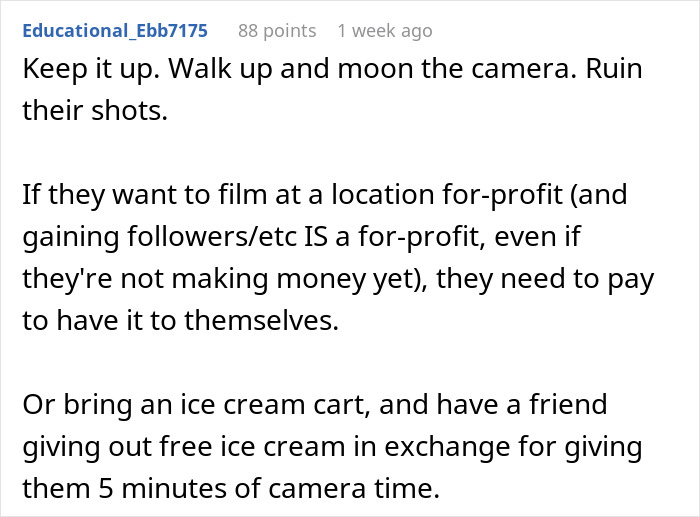 Person Has Had Enough Of Influencers Treating Public Spaces Like Their Private Studio, Dedicates Vacation To Ruining Their Photos Person Has Had Enough Of Influencers Treating Public Spaces Like Their Private Studio, Dedicates Vacation To Ruining Their Photos