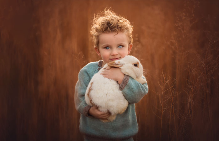 I’m A Mother Of 11 Children, And I Love Capturing Them Interacting With Farm Animals (30 Pics)