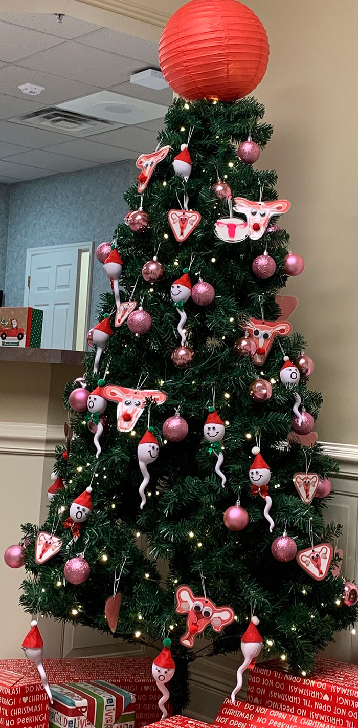 El árbol de Navidad de la consulta de mi ginecólogo