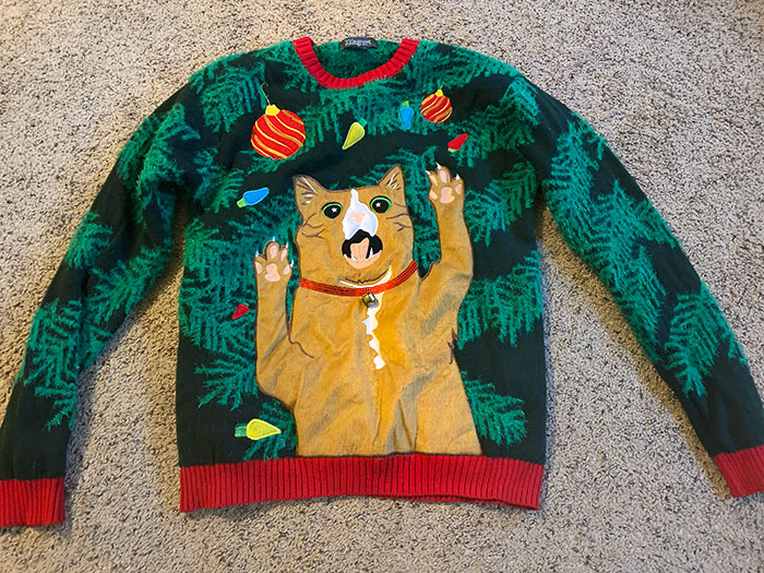 Estoy listo para Navidad. Goodwill viene a todo gas con los suéteres tontos