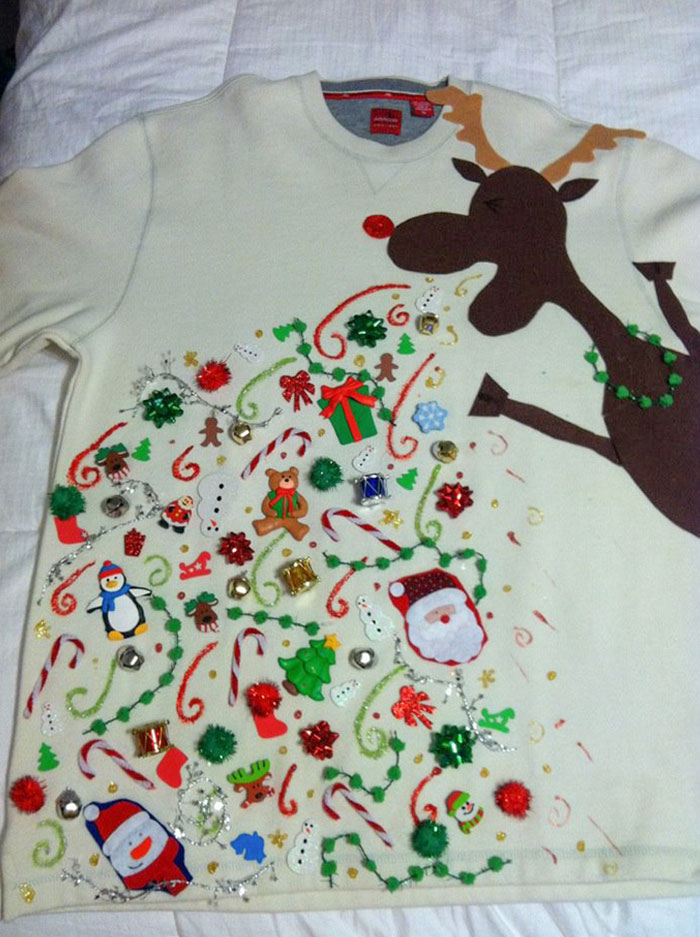 Mi hermana hizo un jersey de un reno vomitando Navidad