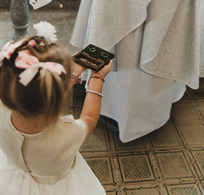“Am I A Jerk For Not Going To My Sister’s ‘Childfree Wedding'?” “Am I A Jerk For Not Going To My Sister’s ‘Childfree Wedding'?”