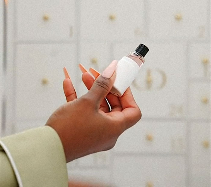 "Day 24 Should Have Been A Full Refund!": The Internet Slams Dior After Woman Shows What's Inside Their $3,500 Advent Calendar "Day 24 Should Have Been A Full Refund!": The Internet Slams Dior After Woman Shows What's Inside Their $3,500 Advent Calendar