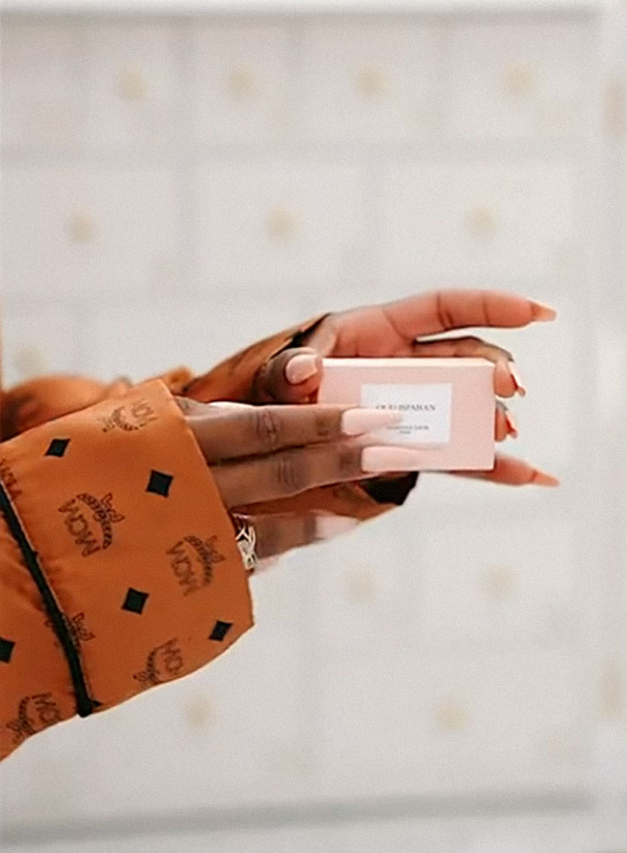 "Day 24 Should Have Been A Full Refund!": The Internet Slams Dior After Woman Shows What's Inside Their $3,500 Advent Calendar "Day 24 Should Have Been A Full Refund!": The Internet Slams Dior After Woman Shows What's Inside Their $3,500 Advent Calendar