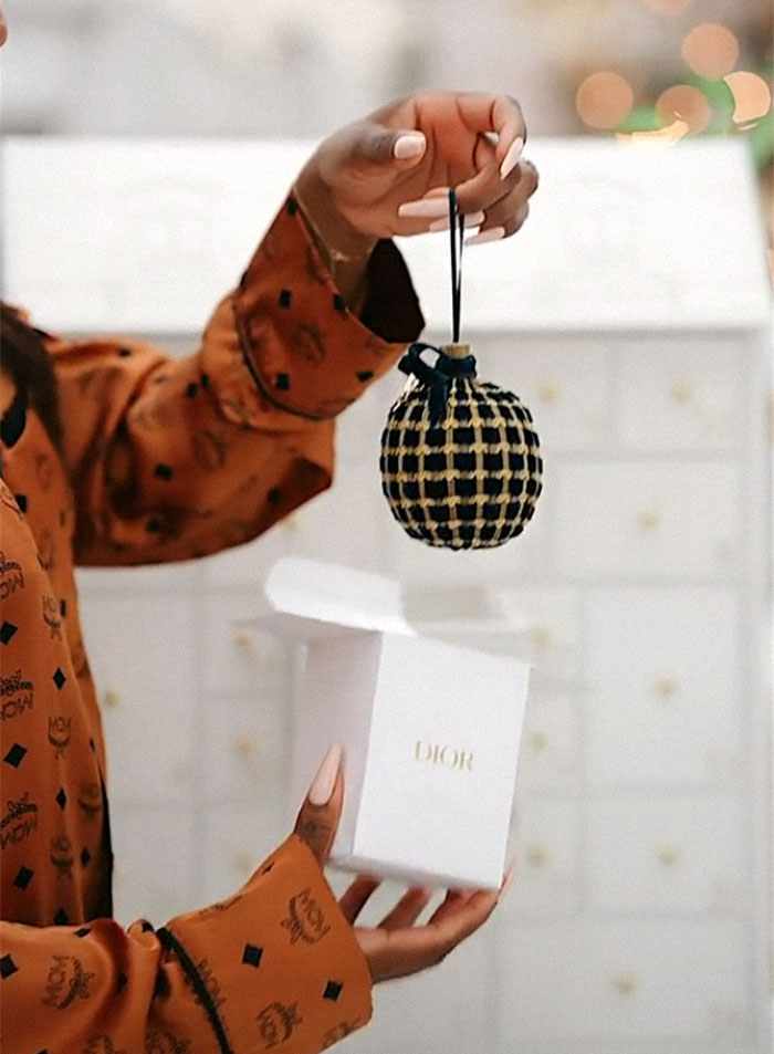 "Day 24 Should Have Been A Full Refund!": The Internet Slams Dior After Woman Shows What's Inside Their $3,500 Advent Calendar "Day 24 Should Have Been A Full Refund!": The Internet Slams Dior After Woman Shows What's Inside Their $3,500 Advent Calendar