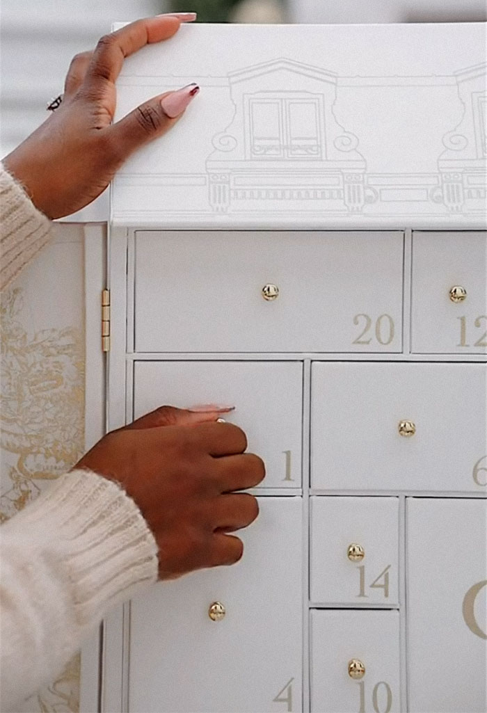 "Day 24 Should Have Been A Full Refund!": The Internet Slams Dior After Woman Shows What's Inside Their $3,500 Advent Calendar "Day 24 Should Have Been A Full Refund!": The Internet Slams Dior After Woman Shows What's Inside Their $3,500 Advent Calendar