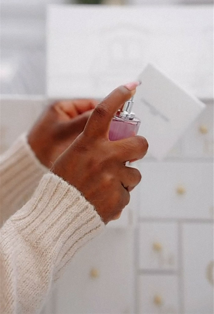 "Day 24 Should Have Been A Full Refund!": The Internet Slams Dior After Woman Shows What's Inside Their $3,500 Advent Calendar "Day 24 Should Have Been A Full Refund!": The Internet Slams Dior After Woman Shows What's Inside Their $3,500 Advent Calendar