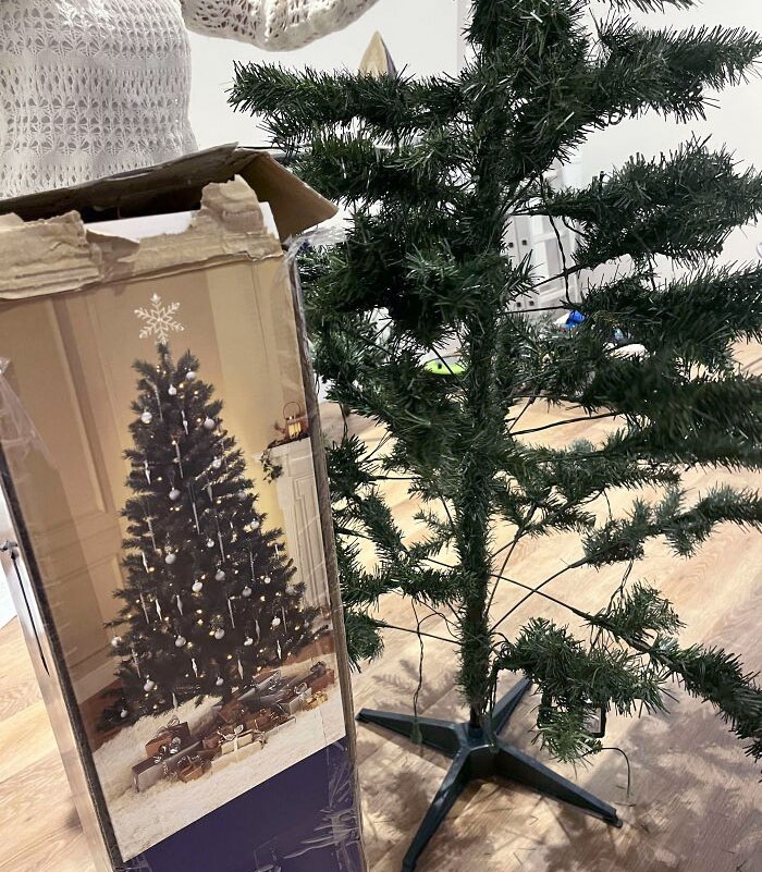 La imagen del árbol de Navidad de Sainsbury's frente a la realidad