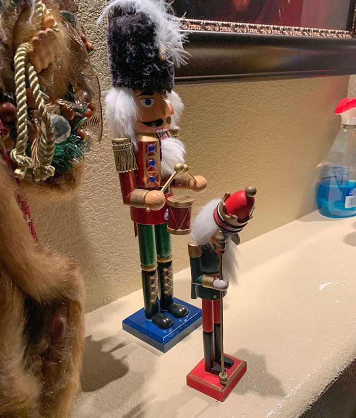 My Mom Accidentally Dropped And Broke One Of Her Nutcrackers While Putting Away Christmas Decorations. Now It Looks Like It’s Sad That Christmas Is Over