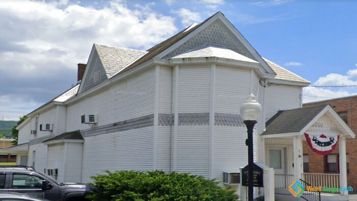 "Windowless Home". Location: North Adams, Massachusetts, USA