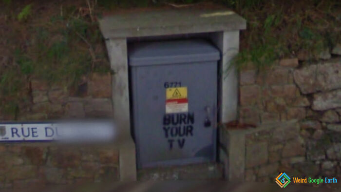 "Burn Your TV". Location: St. Ouen, France