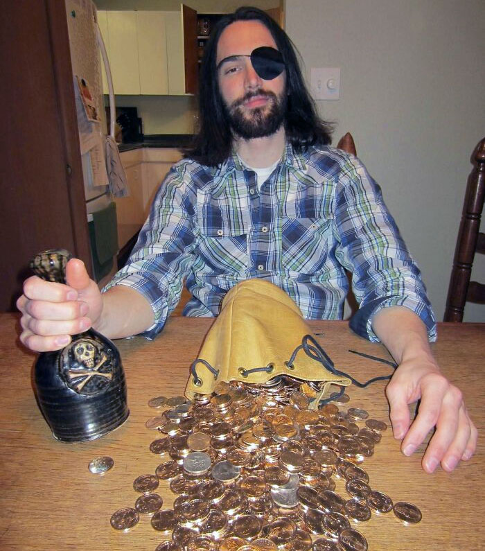 Gave My Pirate-Loving Landlord His Christmas Gift Last Night: January's Rent. In Coins. His Response: "You're Both Awesome And Huge Jerks"